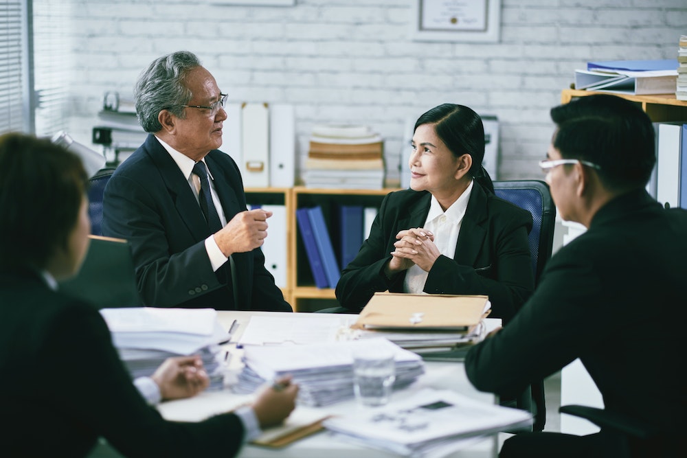 Les questions incontournables à poser lors de votre première consultation avec un avocat